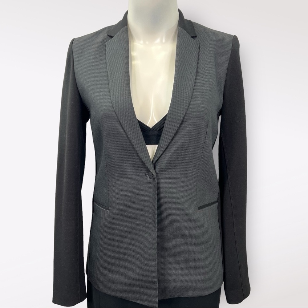 T-TAHARI SINGLE BUTTON BLAZER sz US 2